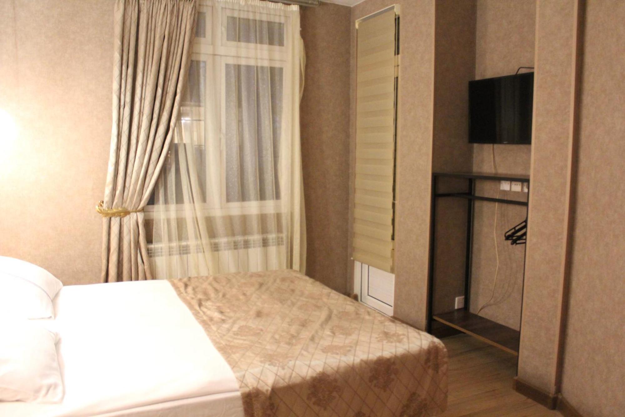 Luxor 1902 Batumi Zimmer foto